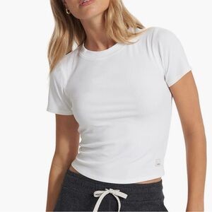 vuori pose fitted tee